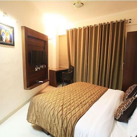 Neo Classic Hotel Chandigarh Exterior photo